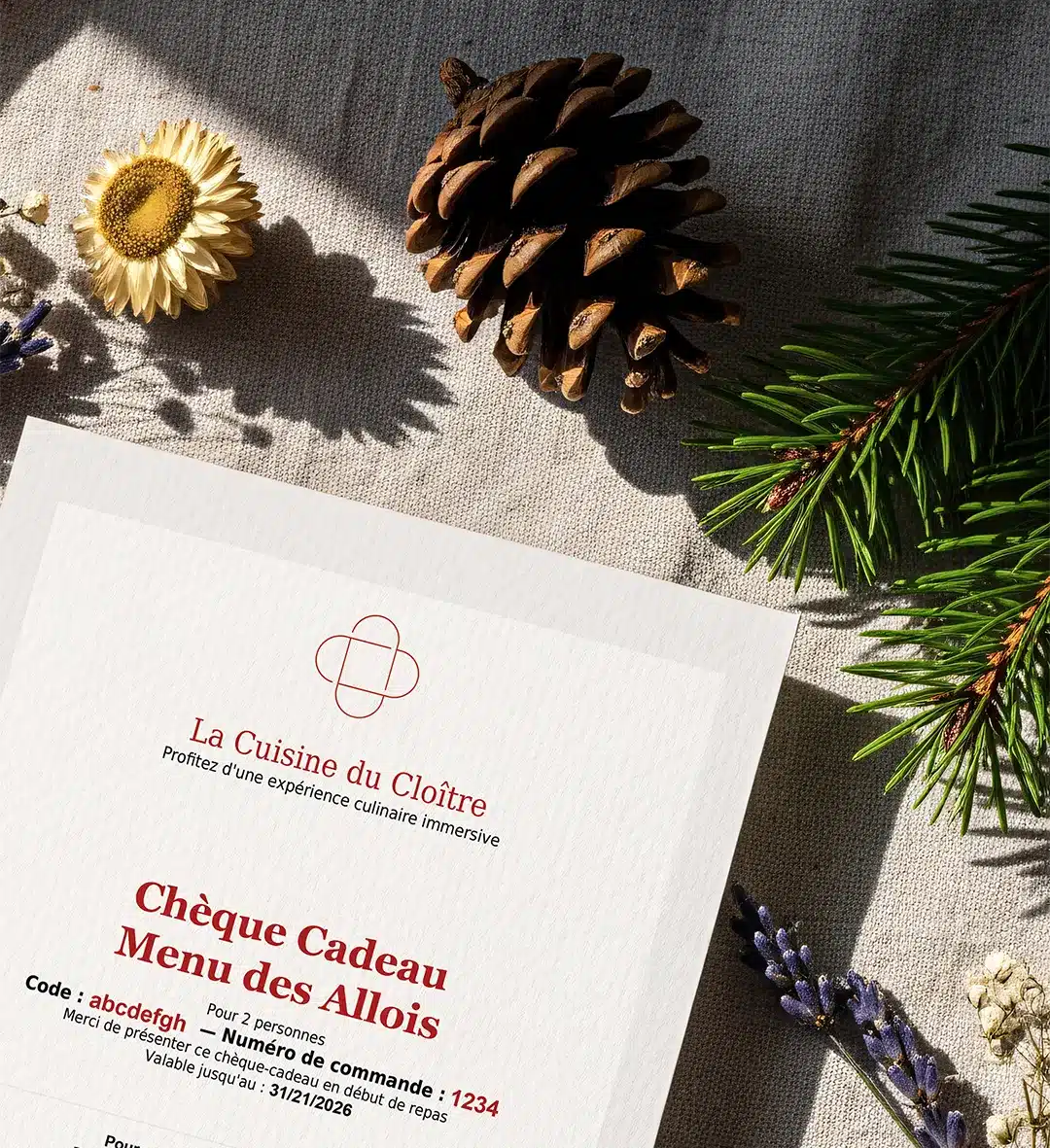 Chèque cadeau de La Cuisine du Cloître avec une décoration festive.