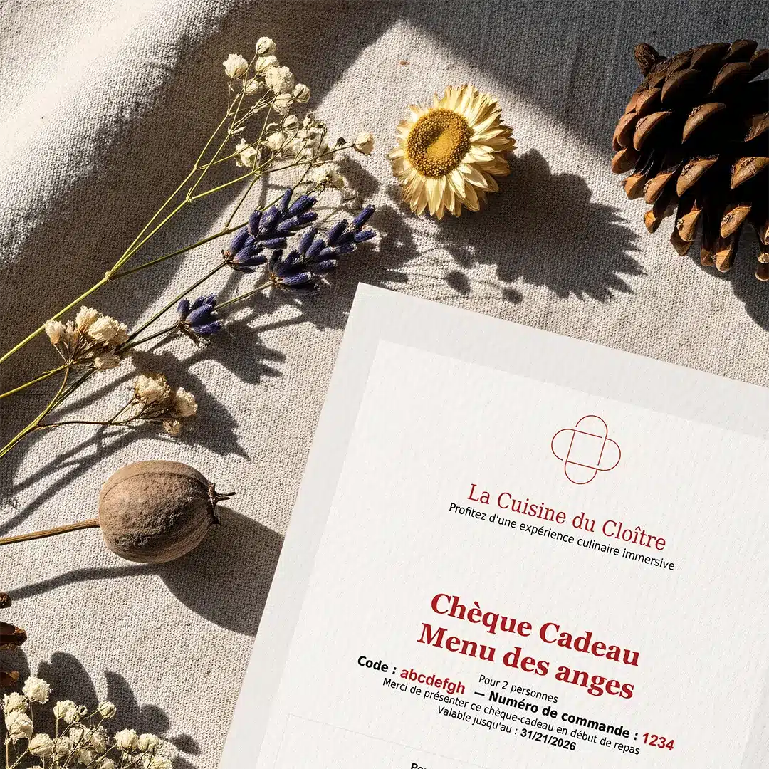 Chèque cadeau de La Cuisine du Cloître avec une décoration festive.